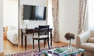 Living De Medici Otel 4*